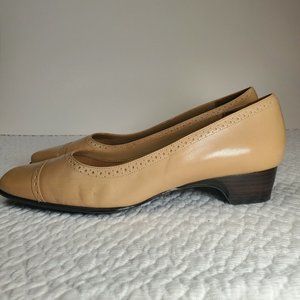 Easy Spirit Centaurt Women's 9.5 M Dress Casual Shoes Beige Leather Low Heel